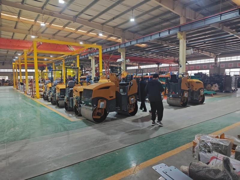 小型壓路機(jī)價(jià)格不能盲從，先把知識(shí)來學(xué)起！