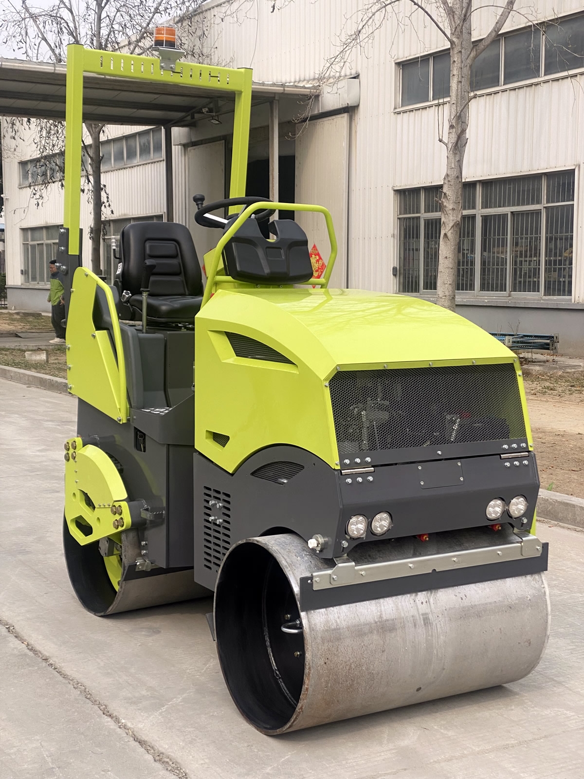 新款2噸鉸接式雙鋼輪單臂懸掛壓路機BM2000U