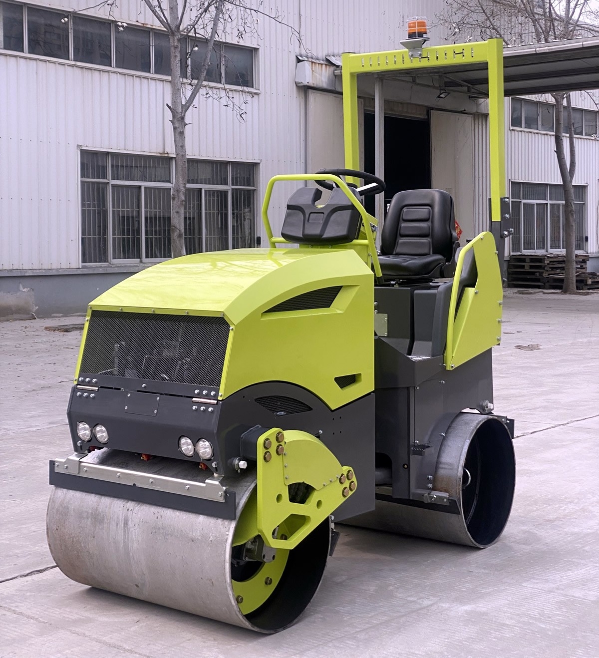 新款2噸鉸接式雙鋼輪單臂懸掛壓路機BM2000U